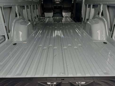 Used 2024 Mercedes-Benz Sprinter 2500 image 15