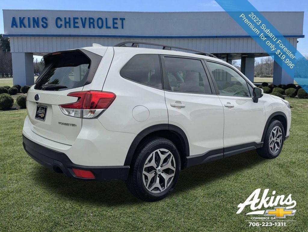 Used 2023 Subaru Forester Premium AWD/4WD image 4
