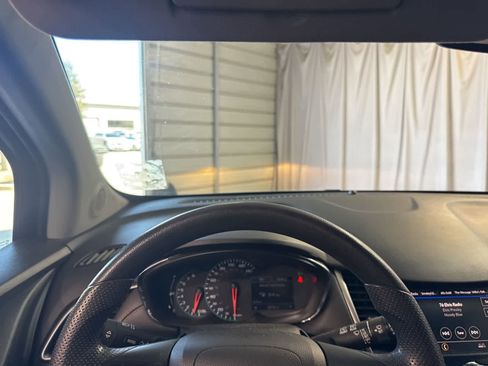 Used 2021 Chevrolet Trax LT image 24