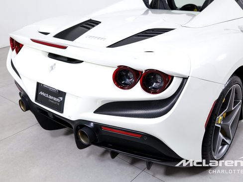 Used 2021 Ferrari F8 Tributo RWD image 36