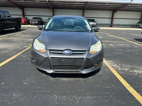 Used 2014 Ford Focus SE w/ SE Winter Package FWD image 12