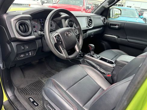 Used 2022 Toyota Tacoma TRD Pro AWD/4WD image 9