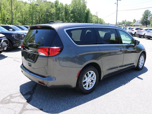 Used 2023 Chrysler Voyager LX FWD image 8