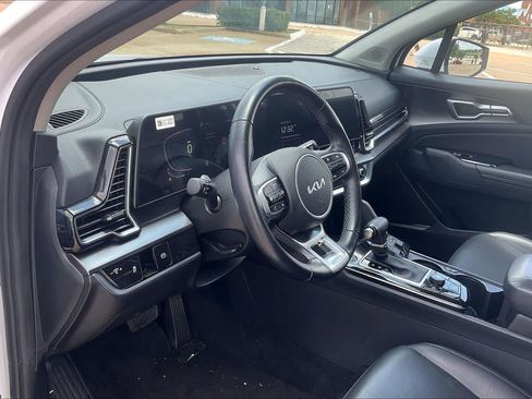 Certified 2024 Kia Sportage EX FWD image 2