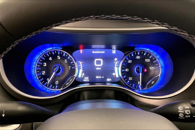 Used 2025 Chrysler Pacifica Select FWD image 27