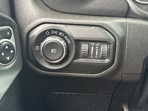 Used 2019 Jeep Wrangler Unlimited Sahara w/ Quick Order Package 24M Moab AWD/4WD image 31