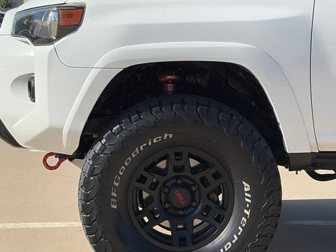 Used 2018 Toyota 4Runner TRD Off-Road Premium AWD/4WD image 5