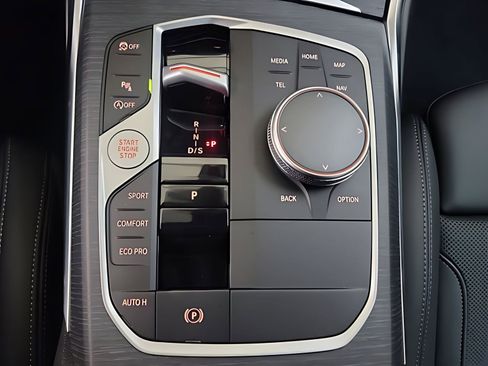 Used 2025 BMW 330i Sedan w/ Convenience Package image 16