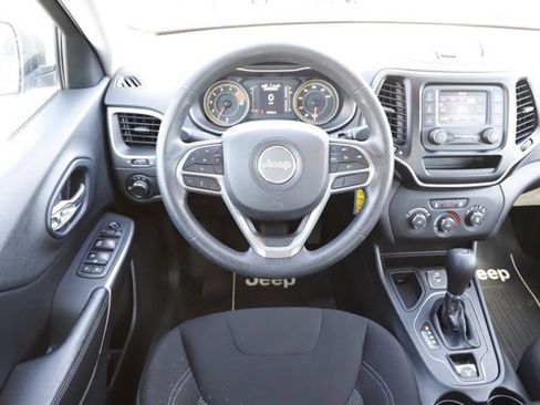 Used 2019 Jeep Cherokee Sport FWD image 13