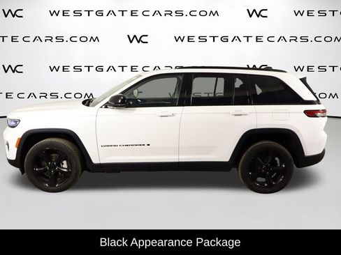 Used 2023 Jeep Grand Cherokee Limited w/ Black Appearance Package AWD/4WD image 5