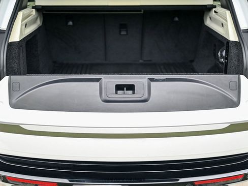 Used 2025 Land Rover Range Rover SE image 68