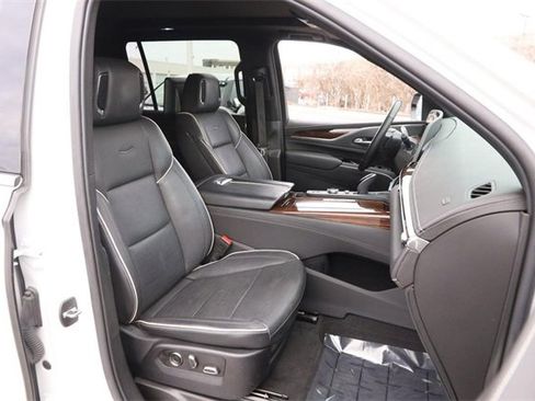 Used 2021 Cadillac Escalade ESV Premium Luxury image 32