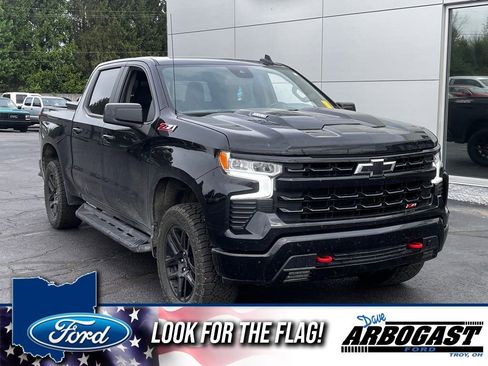 Used 2025 Chevrolet Silverado 1500 LT Trail Boss w/ Convenience Package II image 1