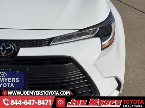 Used 2025 Toyota Corolla LE image 4