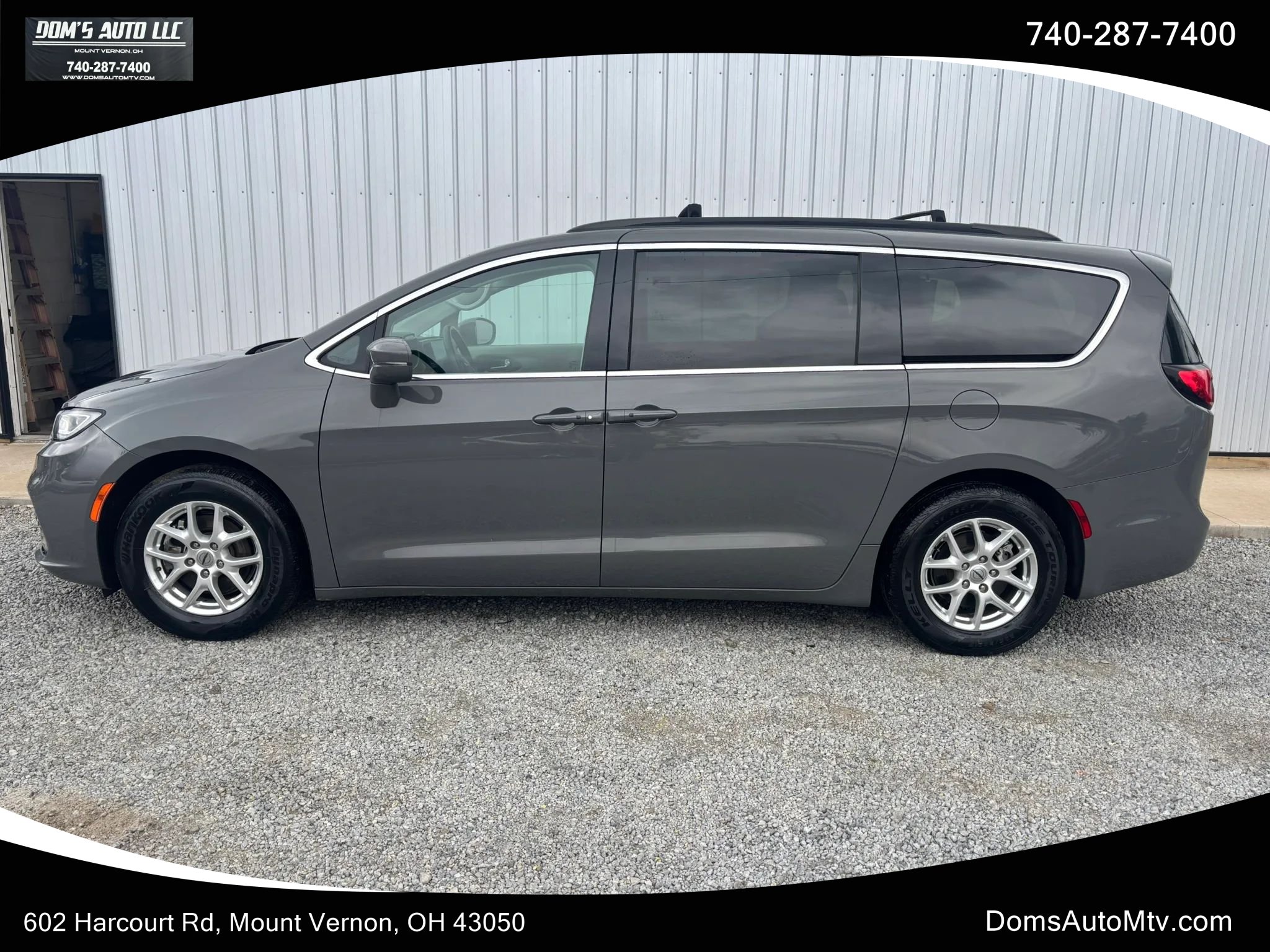 Used 2022 Chrysler Pacifica Touring-L FWD image 1