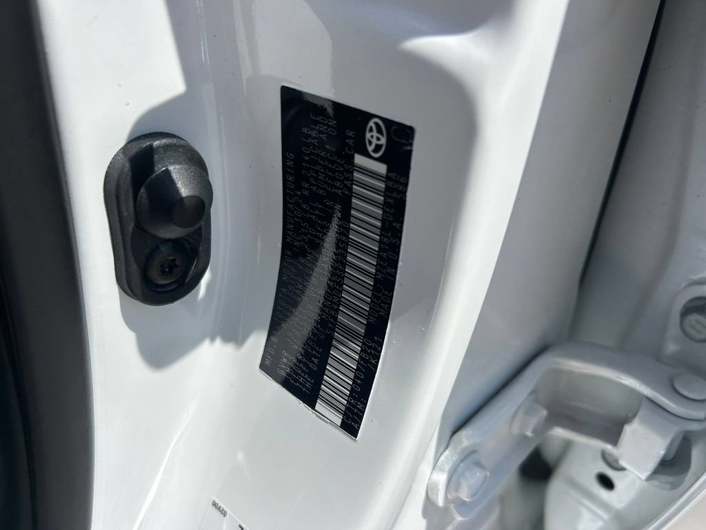 Used 2025 Toyota Corolla LE FWD image 10