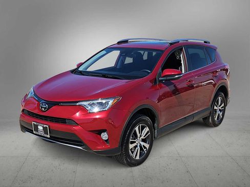 Used 2018 Toyota RAV4 XLE image 4
