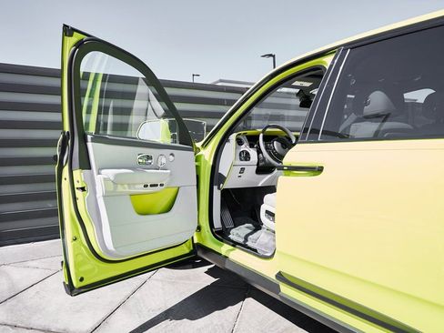 Used 2024 Rolls-Royce Cullinan AWD/4WD image 40