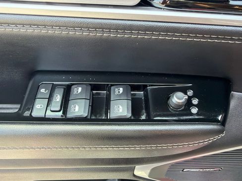 Used 2024 Jeep Wagoneer Series II w/ Flexible Seating Group RWD image 32