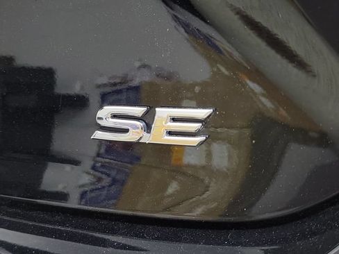 Used 2025 Toyota Camry SE FWD image 9