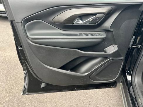 Used 2024 GMC Terrain SLE image 11