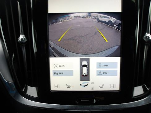 Used 2020 Volvo V60 T5 Cross Country image 19