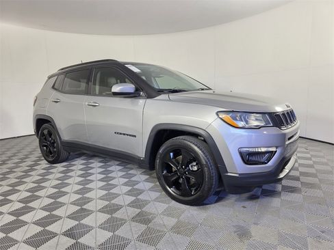 Used 2020 Jeep Compass Latitude image 2