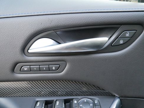 Used 2024 Cadillac XT4 Sport image 2