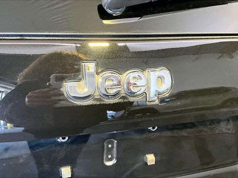 Used 2021 Jeep Cherokee Limited image 33