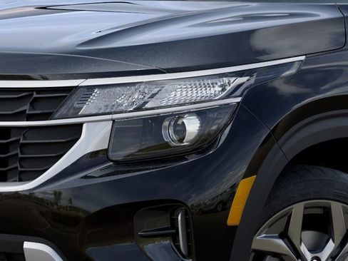New 2026 Kia Seltos LX FWD image 10