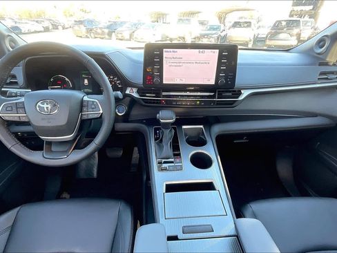 Used 2024 Toyota Sienna XLE Woodland Edition image 16