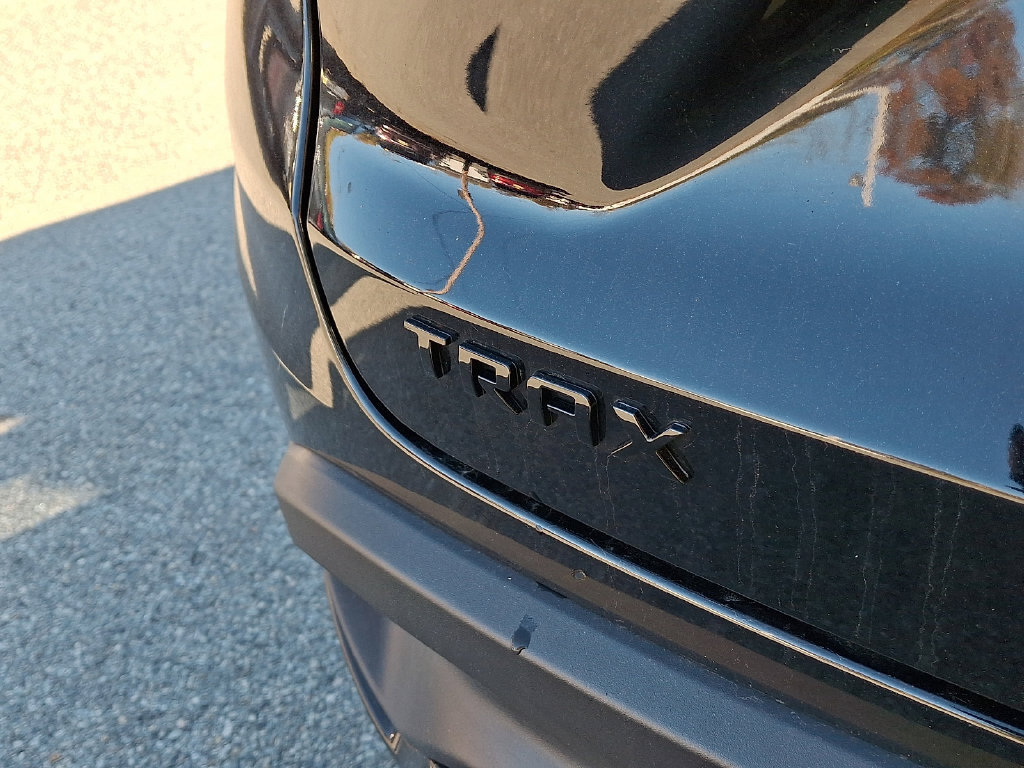 Used 2024 Chevrolet Trax RS w/ Sunroof Package FWD image 36