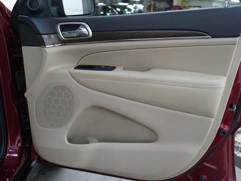 Used 2015 Jeep Grand Cherokee Limited w/ Luxury Group II AWD/4WD image 9