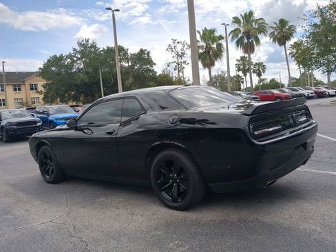 Used 2019 Dodge Challenger SXT RWD image 7