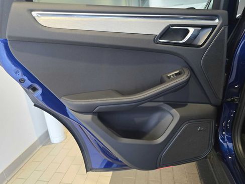 Used 2025 Porsche Macan AWD/4WD image 16