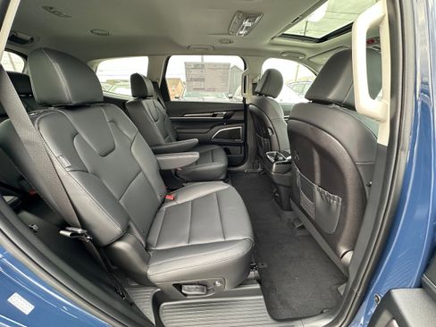 New 2025 Kia Telluride S image 19
