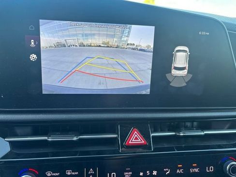 Used 2024 Kia Niro EX w/ EX Cold Weather Package FWD image 3
