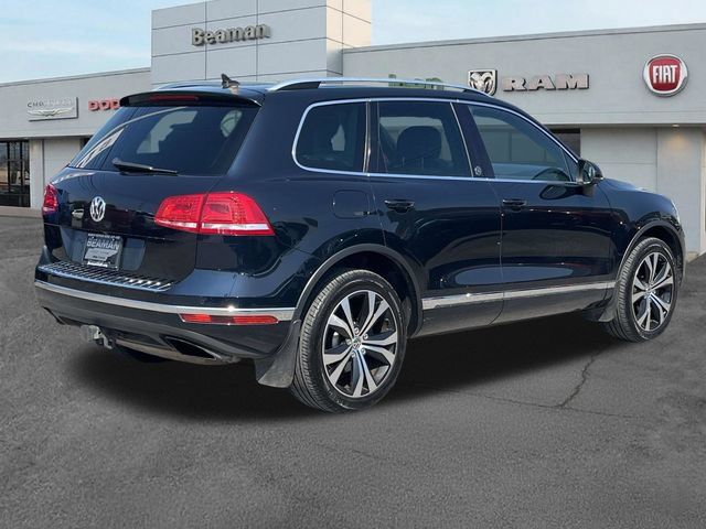 Used 2017 Volkswagen Touareg Wolfsburg Edition AWD/4WD image 7