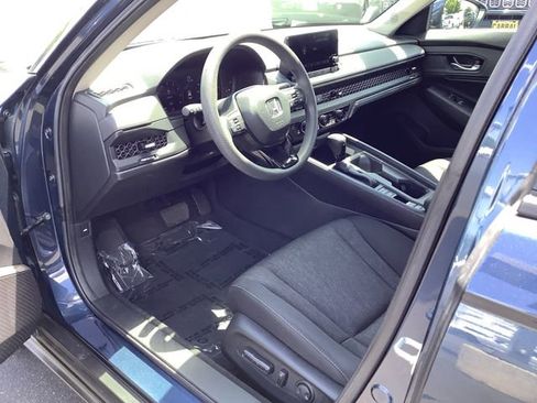 Used 2023 Honda Accord EX image 7