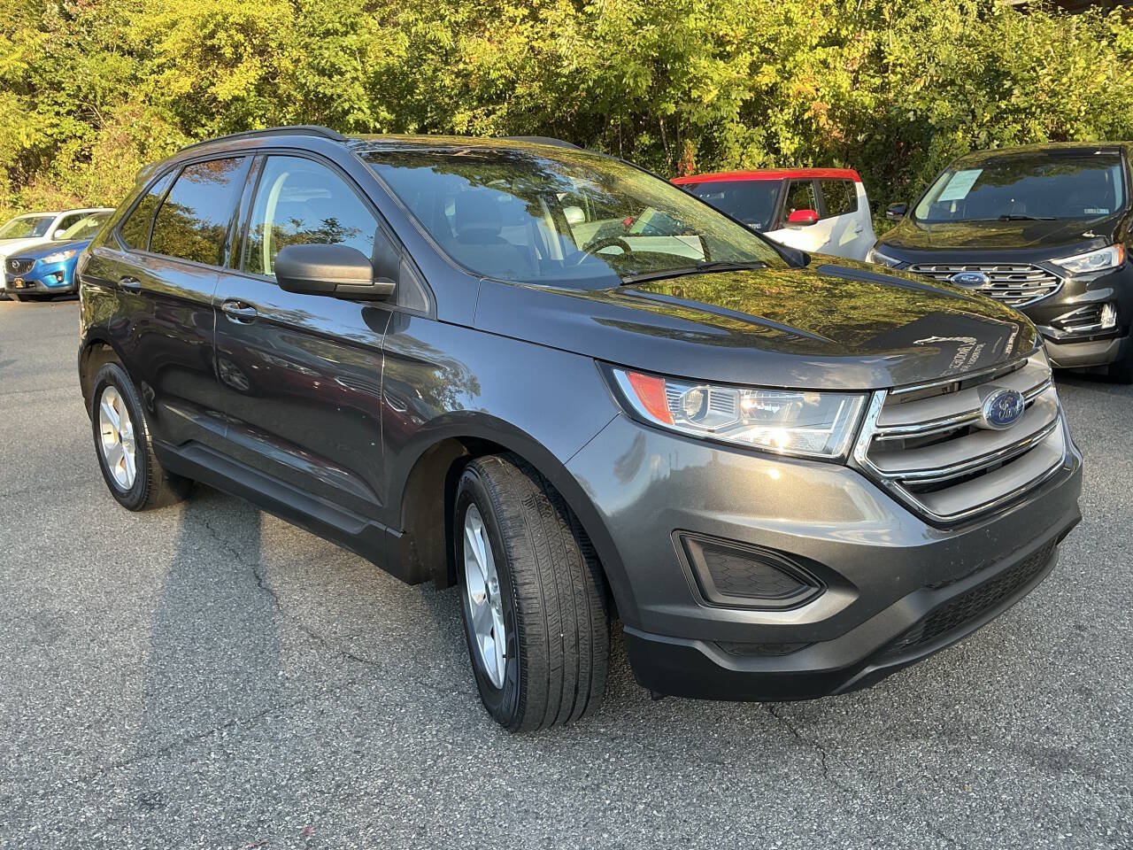 Used 2017 Ford Edge SE w/ Cargo Accessory Package AWD/4WD image 4
