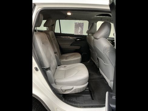 Used 2021 Toyota Highlander Limited image 23