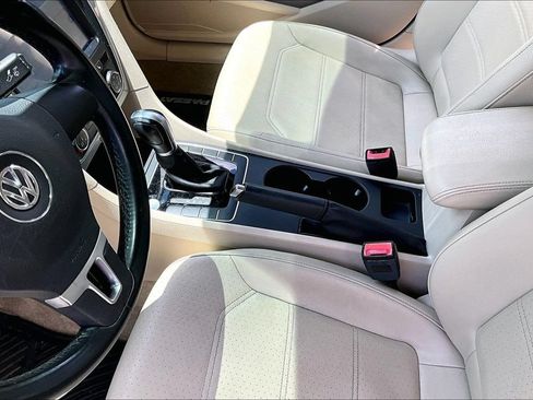 Used 2015 Volkswagen Passat 1.8T Limited Edition FWD image 11