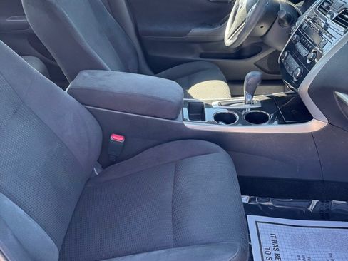 Used 2014 Nissan Altima 2.5 S w/ Sport Value Package image 9