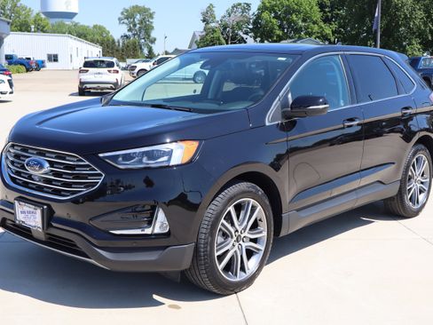 Used 2024 Ford Edge Titanium w/ Equipment Group 301A AWD/4WD image 2