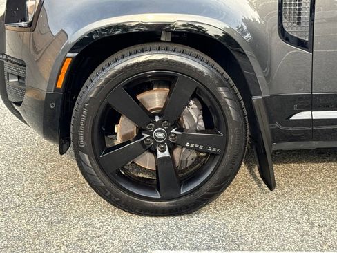 Certified 2025 Land Rover Defender 110 X-Dynamic SE AWD/4WD image 9
