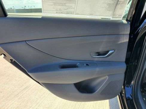 Used 2026 Hyundai Elantra SE FWD image 8