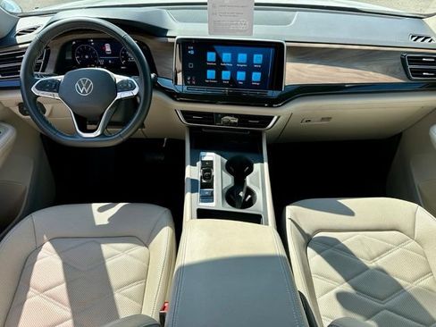 Used 2024 Volkswagen Atlas SE FWD image 16