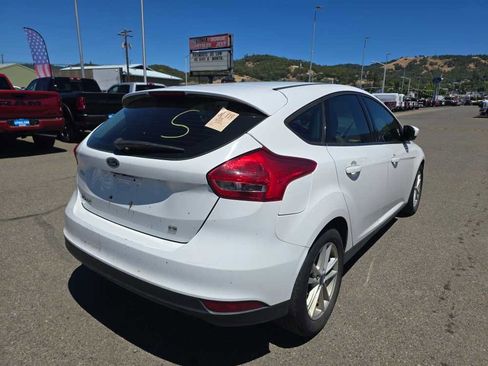 Used 2018 Ford Focus SE FWD image 3