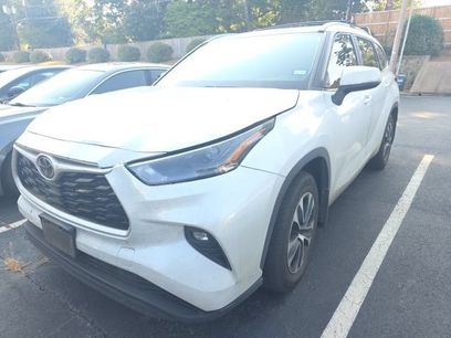 Used 2023 Toyota Highlander XLE
