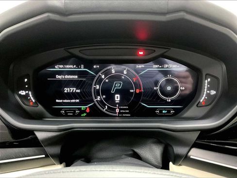 Used 2025 Lamborghini Urus SE image 24